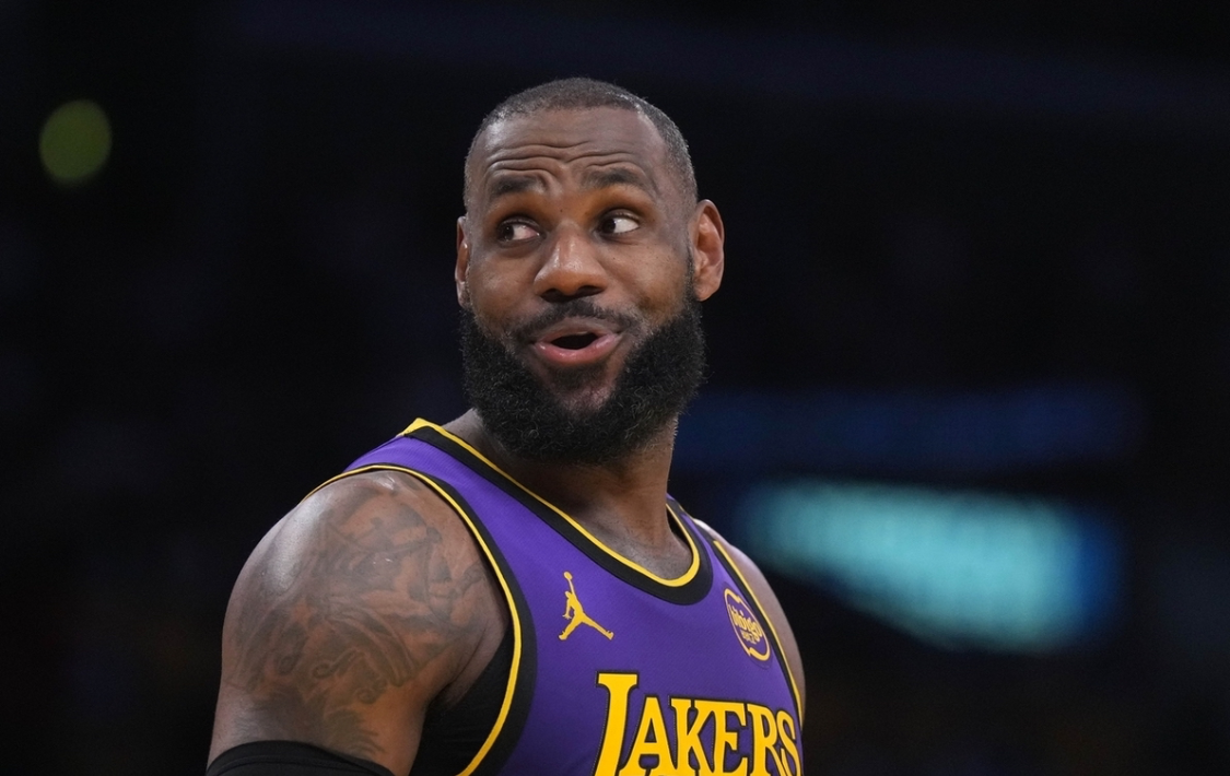 乐鱼-科比前队友、湖人连冠成员：詹姆斯是历史第一人！