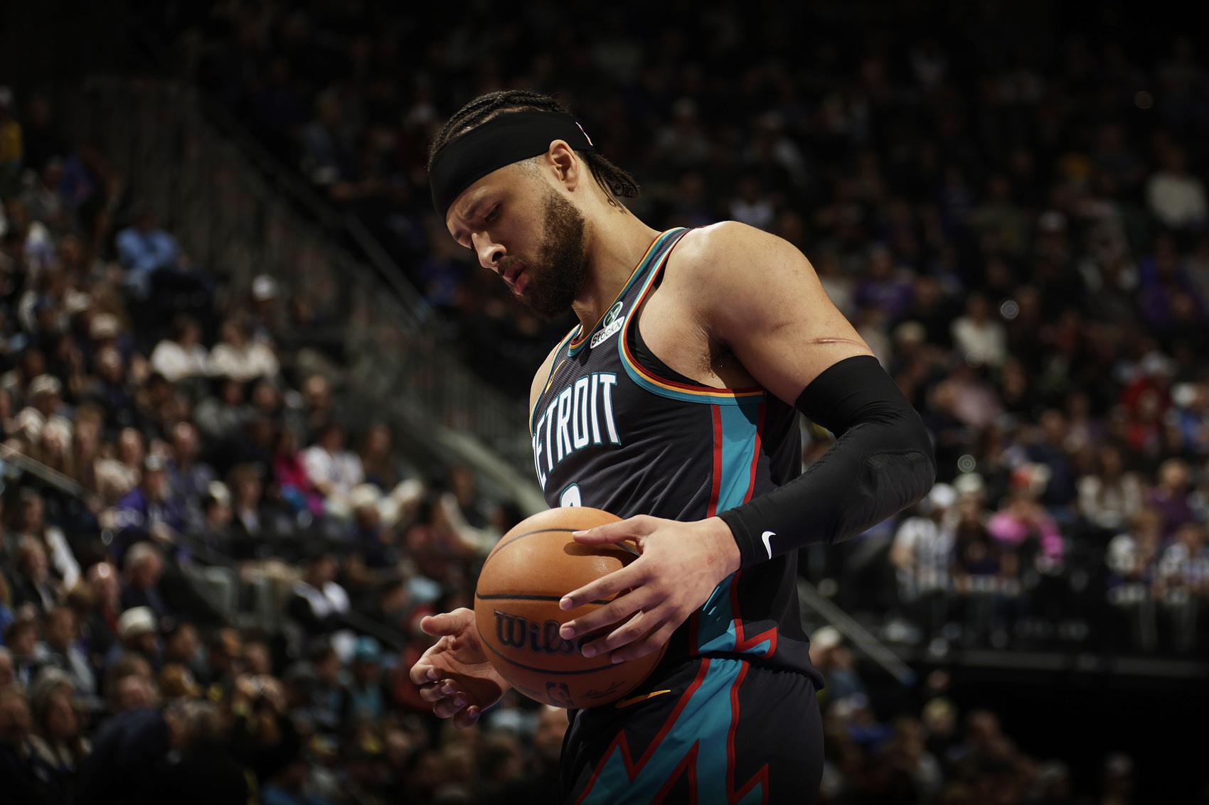 乐鱼体育-16中3&amp;三分7中0得10分！奥特：我们换防坎宁安对他进行持球压迫