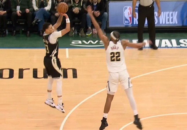 乐鱼APP下载-悬念再起！雄鹿5分钟轰出20-4攻击波 追到仅差2分